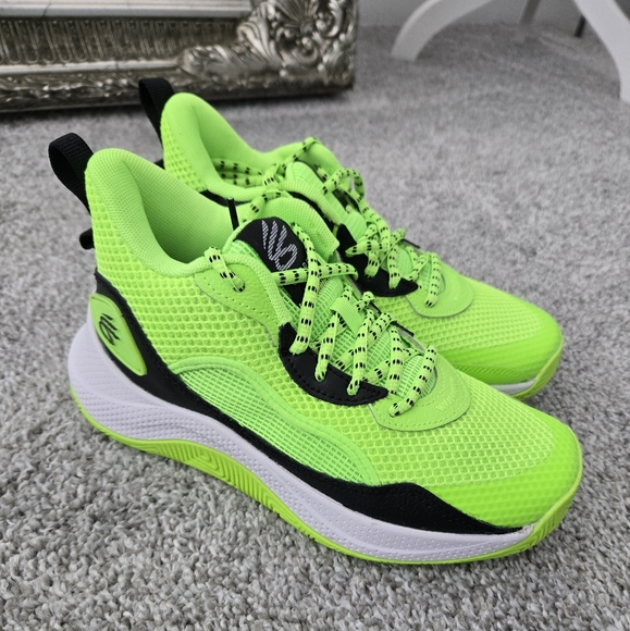 Under Armour Curry 3Zer0 24 GS 'Hyper Green. Unisex. Size 4.5Y. New. - Picture 1 of 6
